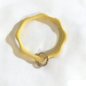 Custom Phone Bangle Strap Wholesale with MOQ 100 custom logo and retail packaging options